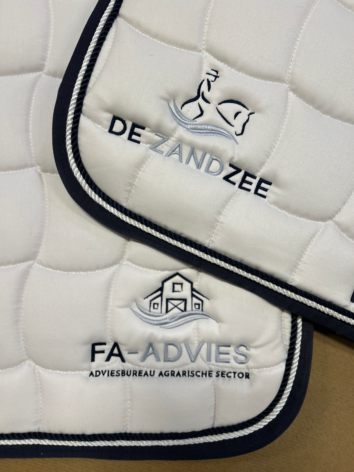 Schabracke Classic – weiß/schwarz-weiß/schwarz