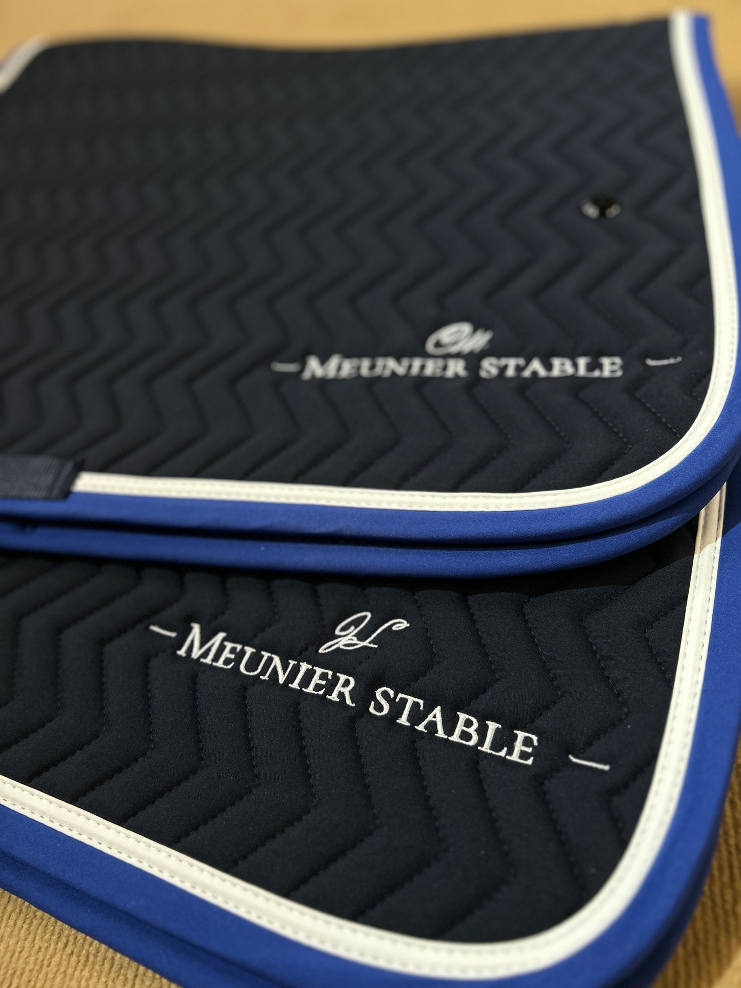 Saddle pad Arrow - navy/royalblue - white