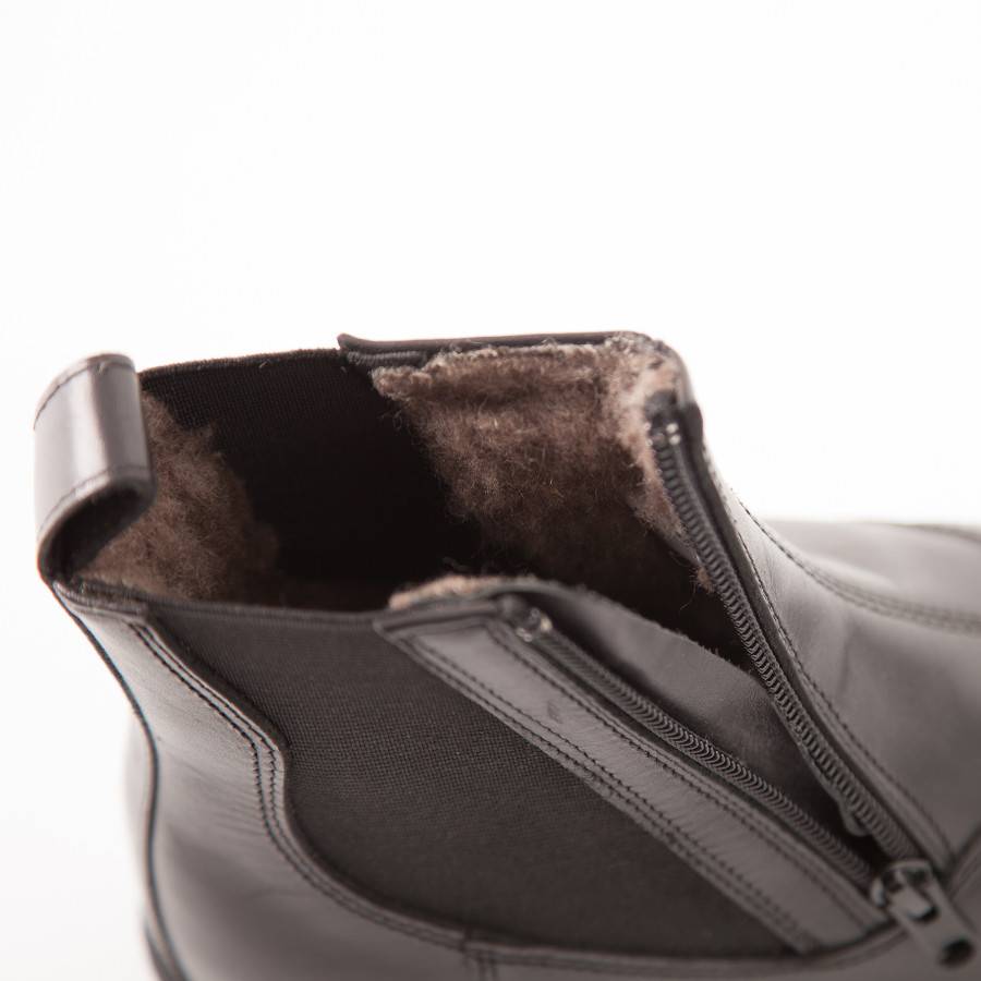 Boots with woolen inside