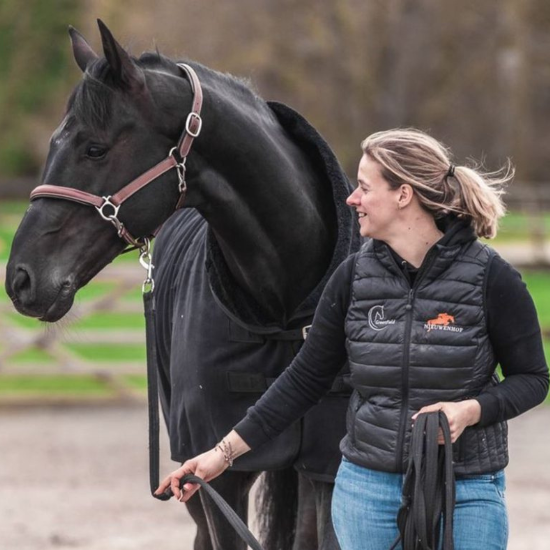 Keep Your Horse Comfortably Warm with These Blanket Tips from Top Groom Sanne Melsen!