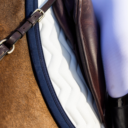 Saddle pad Arrow - white/navy - navy