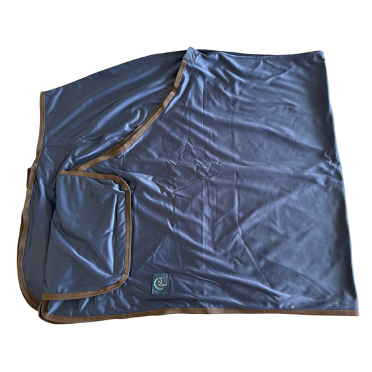 Publicity shine fleece rug - navy/brown