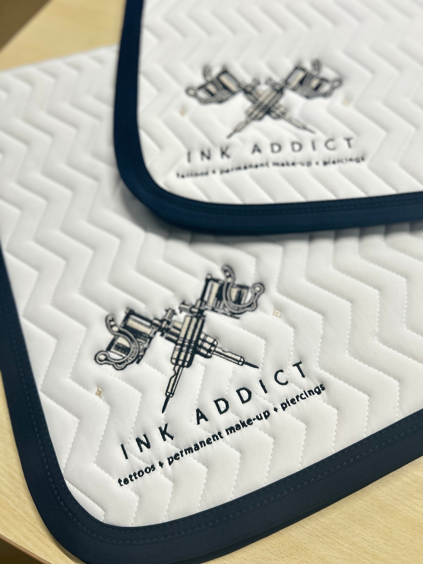 Zadeldoek Arrow - wit/blauw - blauw