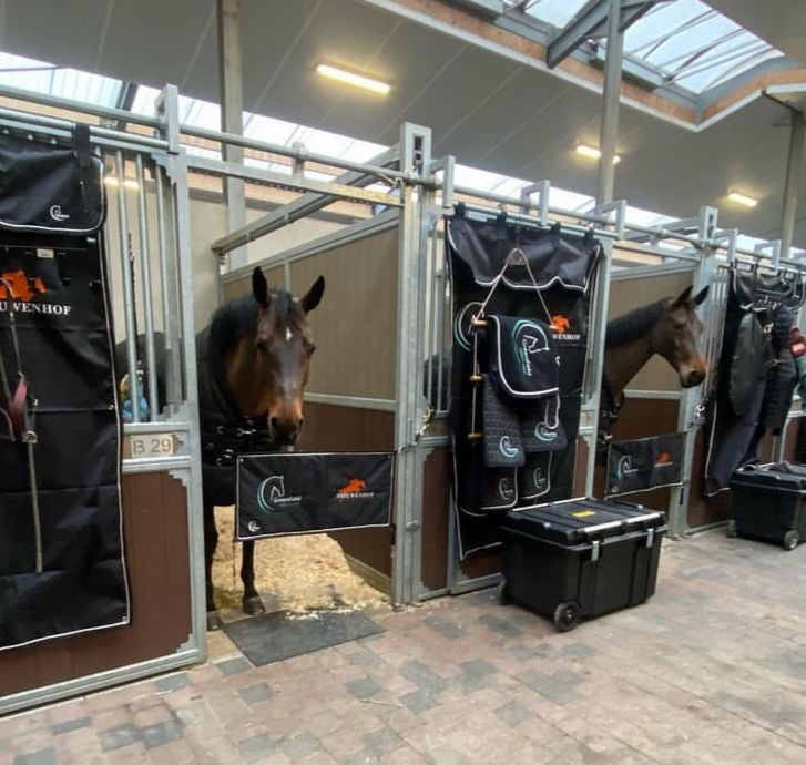 Stable guard black/black - white